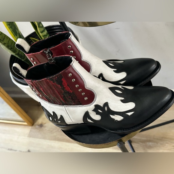 Mezlan Black and White Ankle Boots - Picture 5 of 9